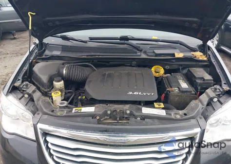 2016 Chrysler Town & Country Touring z USA, uszkodzony, nr VIN 2C4RC1BG7GR110753